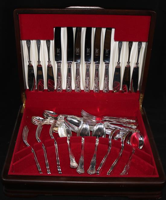 A part canteen of cutlery